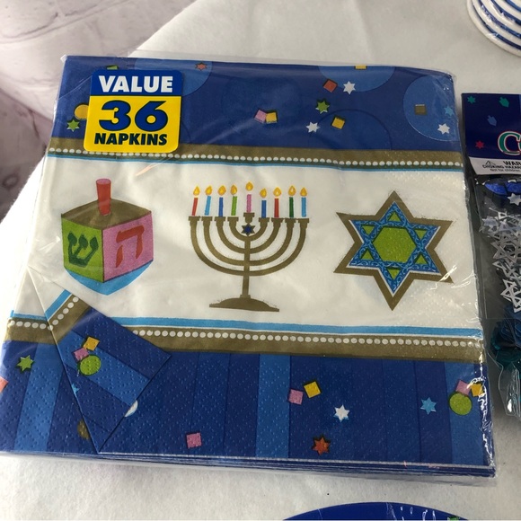 Hanukkah Celebrations Chanukah Party Plates Napkins Cups Confetti Serves 18 NEW - Picture 9 of 12